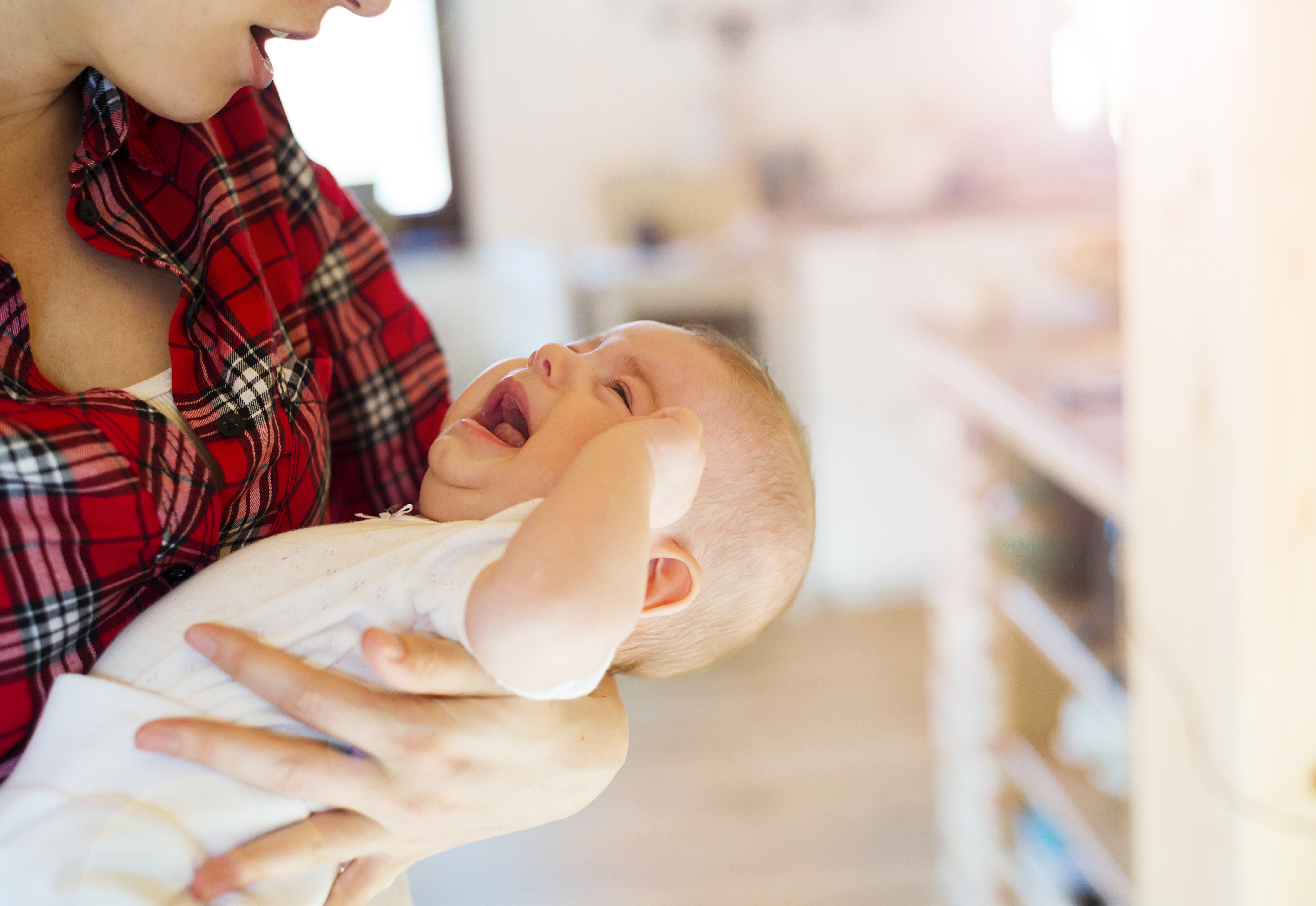 6 Cara untuk Menenangkan Bayi Anda yang Menangis